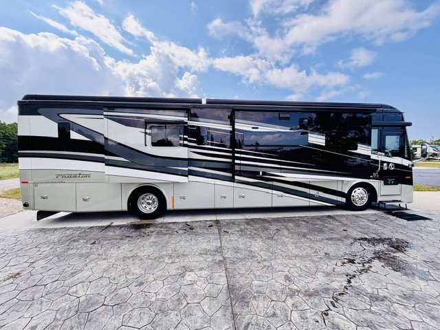 2022 Tiffin Motorhomes PHAETON 40 QBH RV