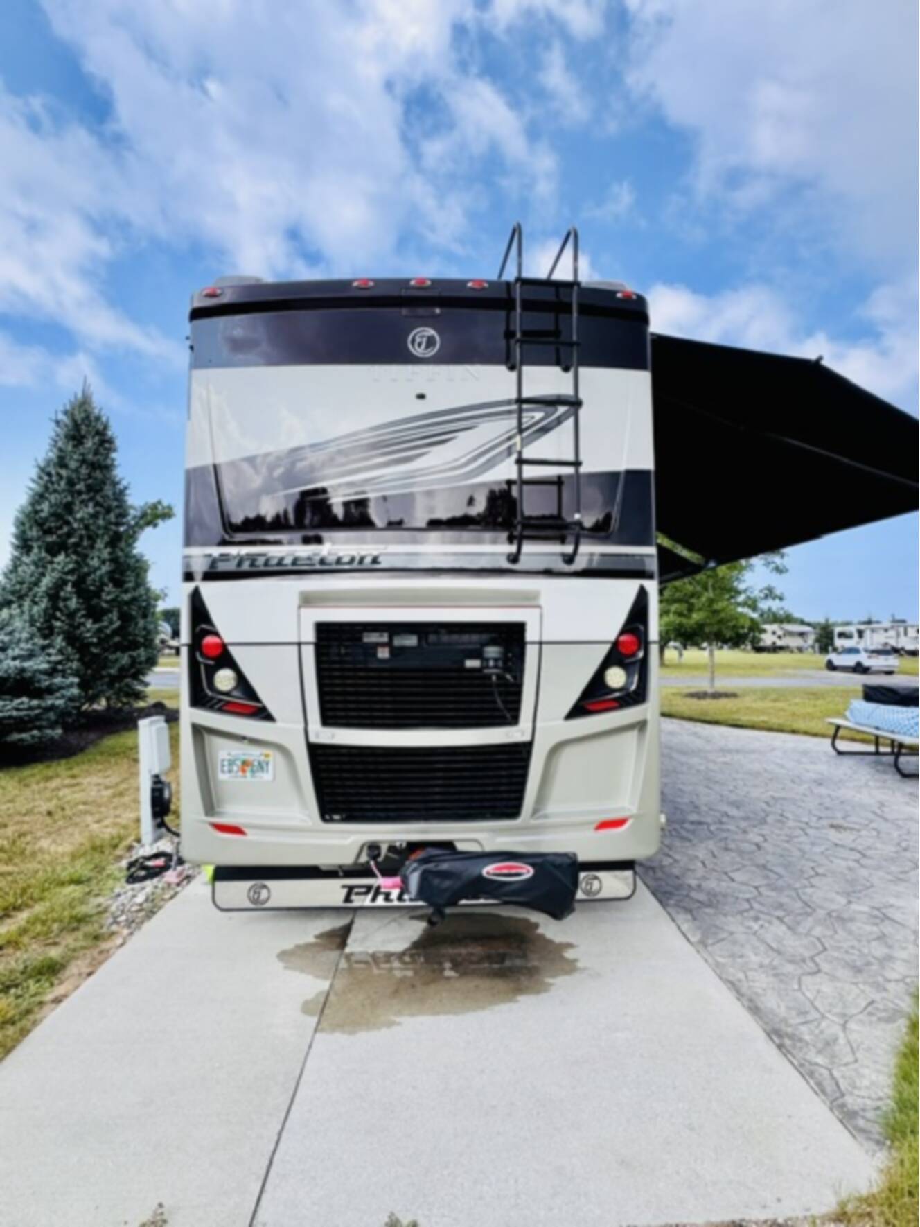 A photo of this 2022 Tiffin Motorhomes PHAETON 40 QBH