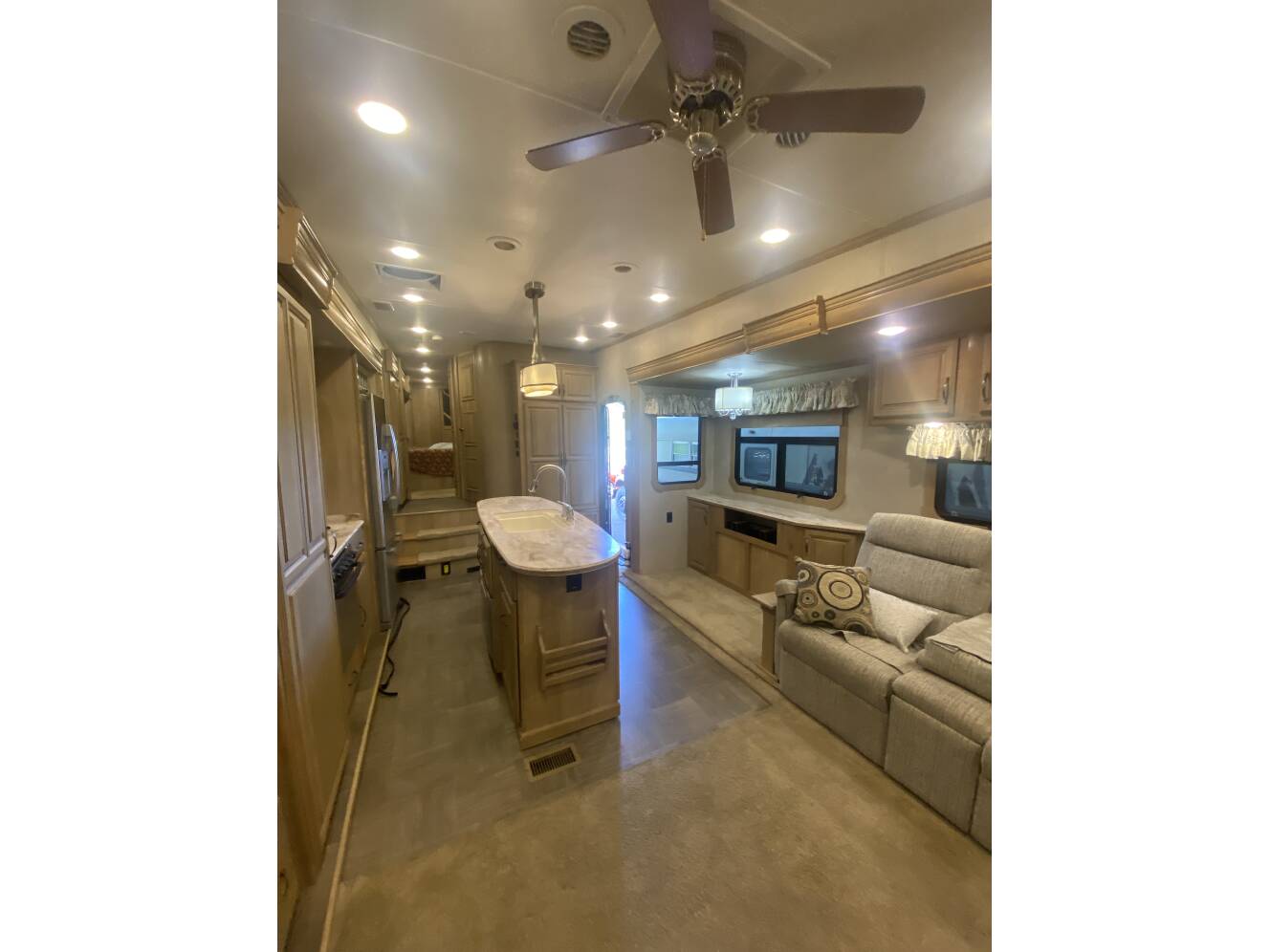 A photo of this 2015 Redwood REDWOOD 36RL