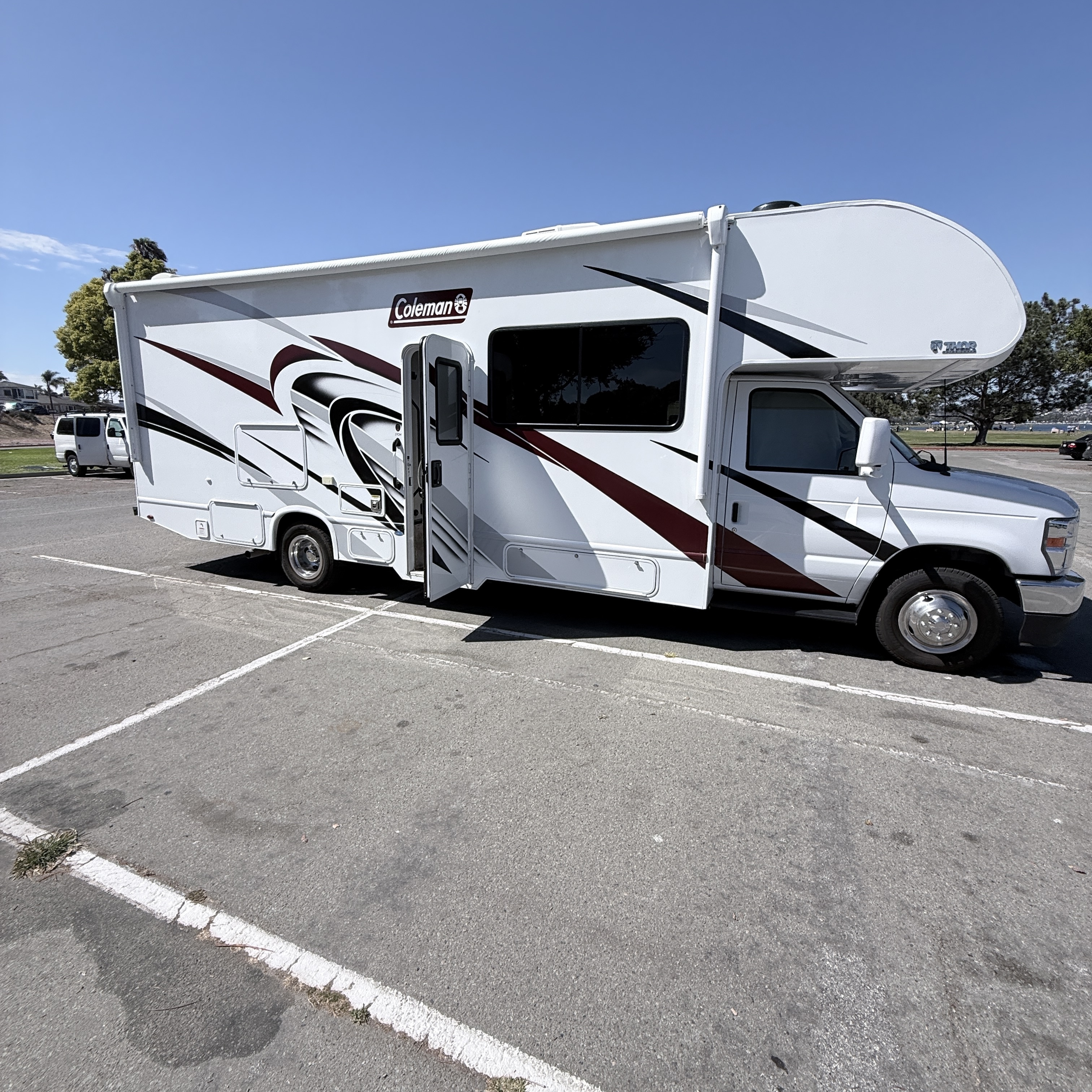 2024 Thor Motor Coach COLEMAN 27CM RV