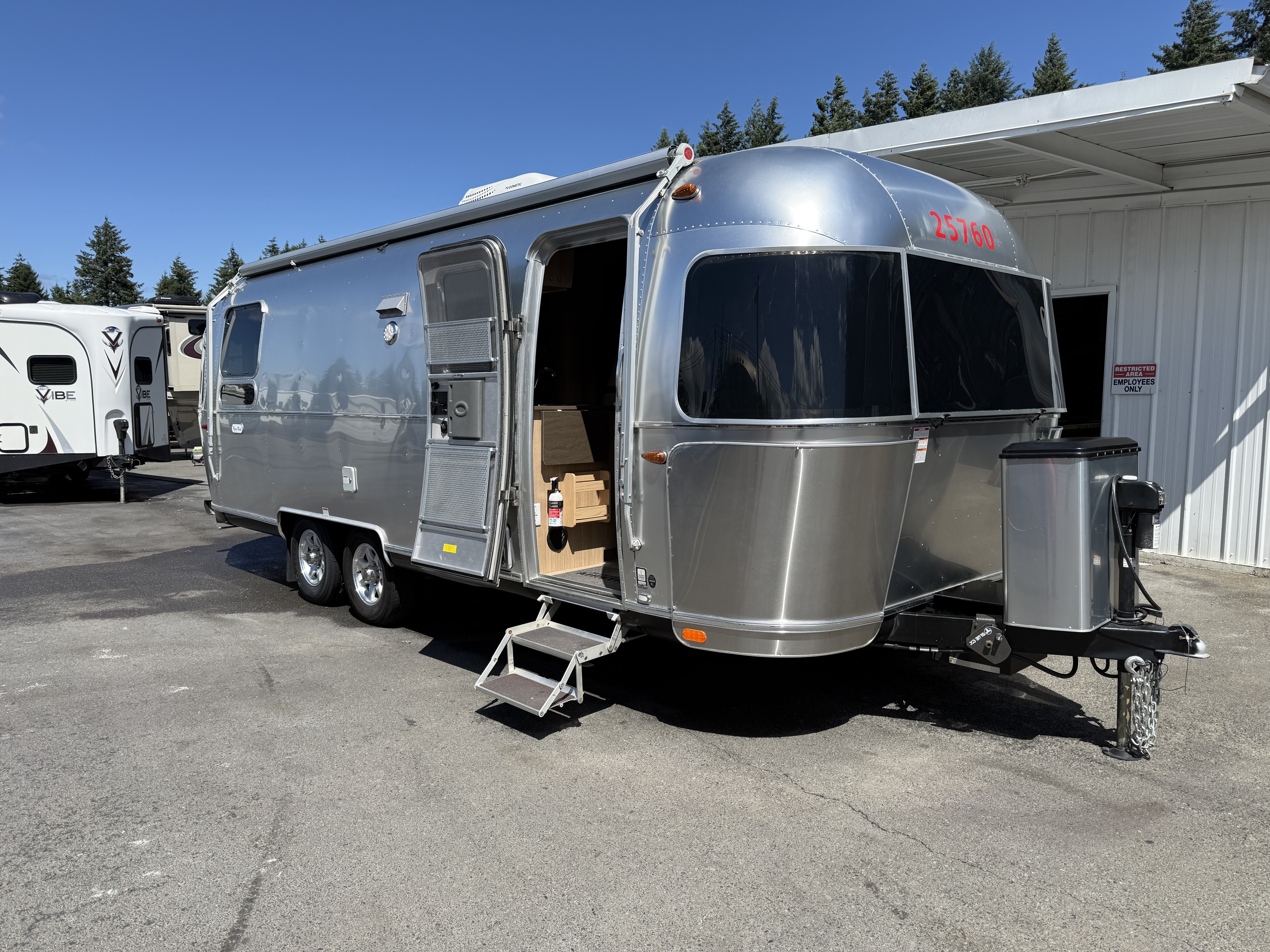 2020 Airstream FLYING CLOUD 25RB QUEEN in shelton WA