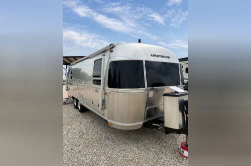 2020 Airstream GLOBETROTTER 27FB TWIN in austin TX