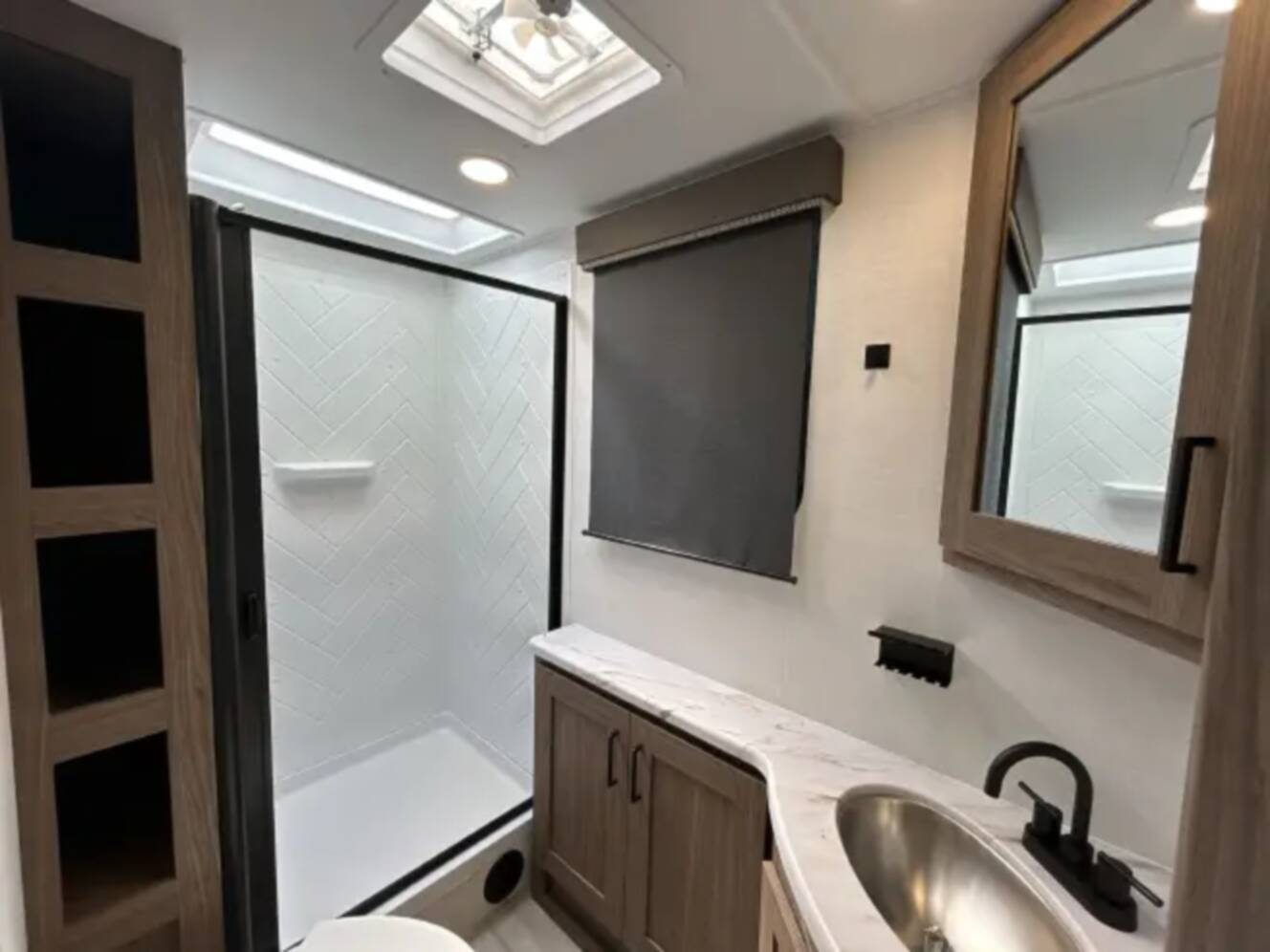 A photo of this 2024 Alliance Rv DELTA 251BH