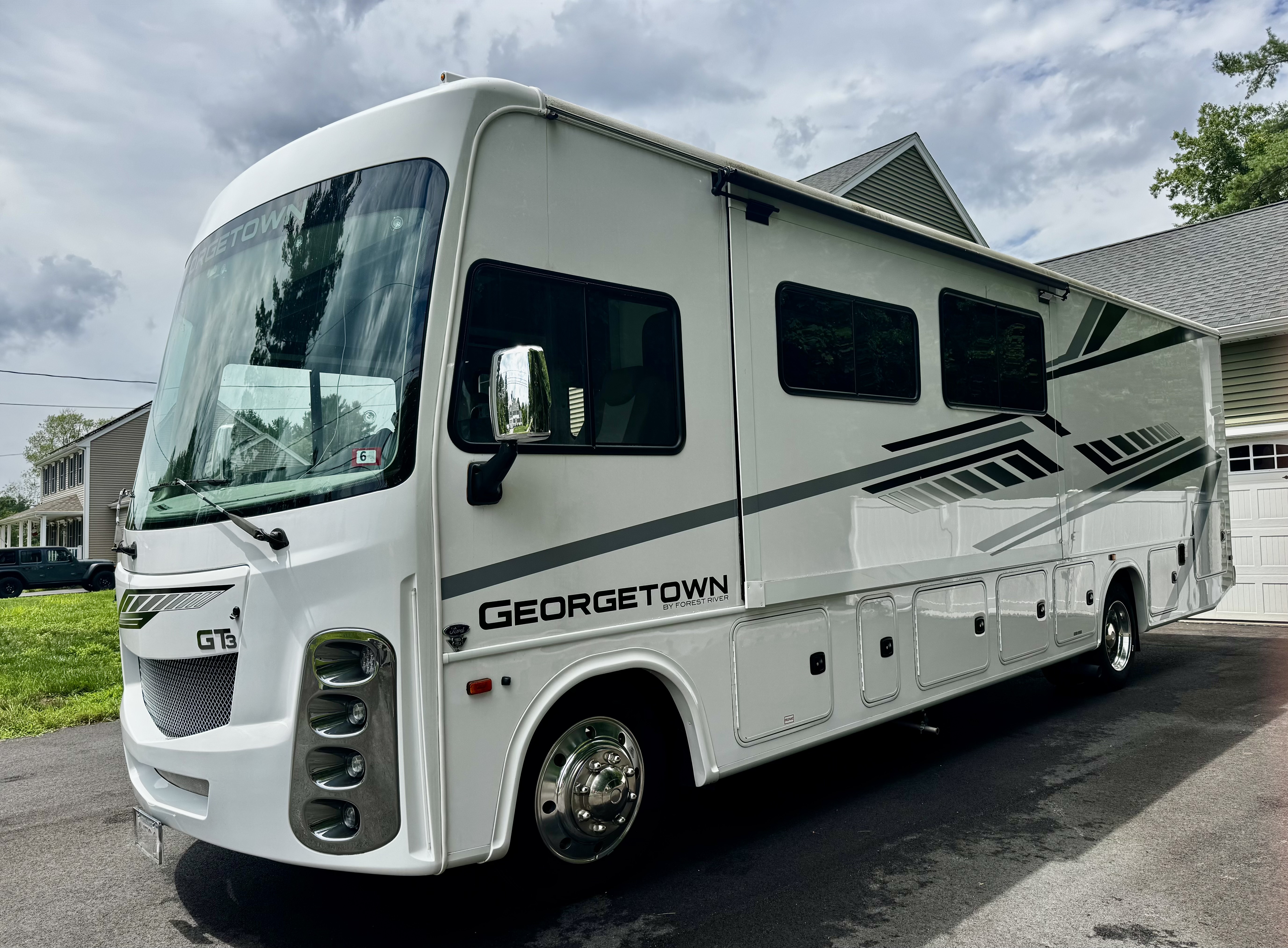 2024 Forest River GEORGETOWN 3 SERIES GT3 33B3 in bridgewater MA