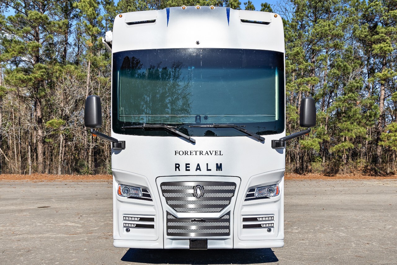 2027 Foretravel Realm Limited FL605 LVB in fort myers FL
