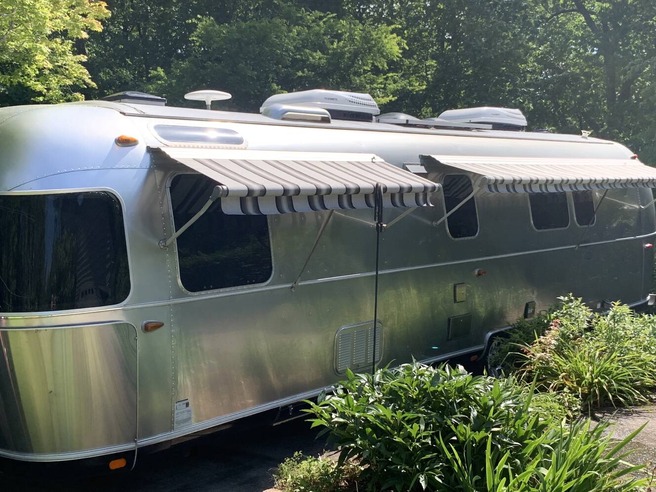 A photo of this 2018 Airstream CLASSIC 33FBQ