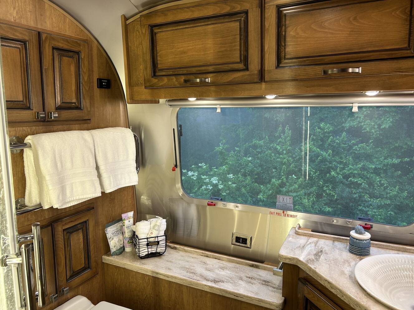 A photo of this 2018 Airstream CLASSIC 33FBQ