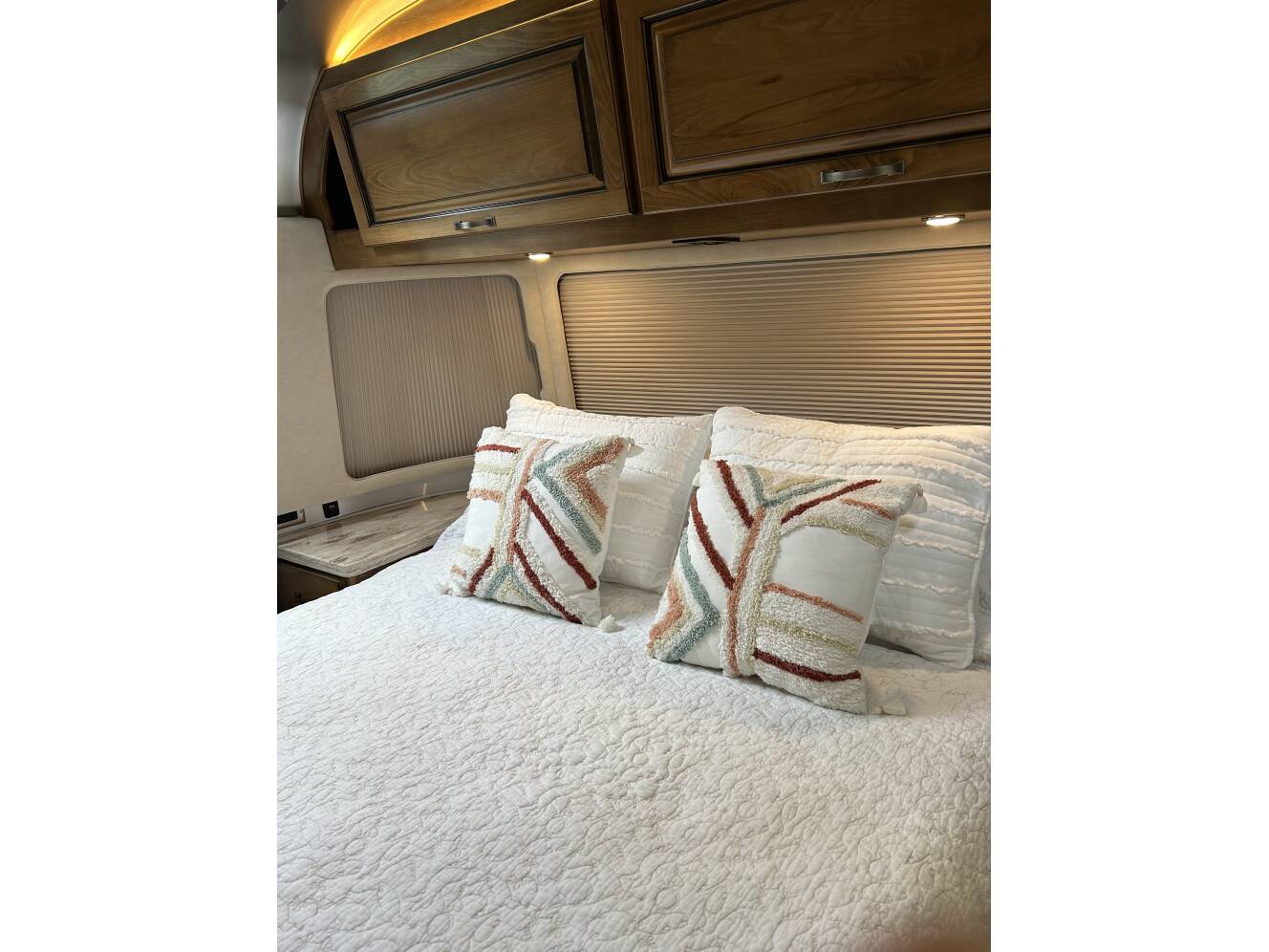 A photo of this 2018 Airstream CLASSIC 33FBQ
