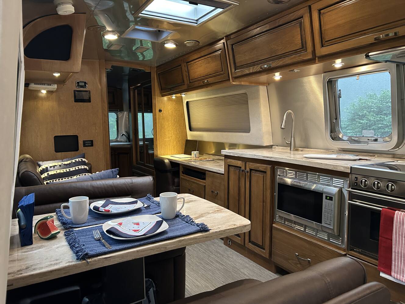 A photo of this 2018 Airstream CLASSIC 33FBQ