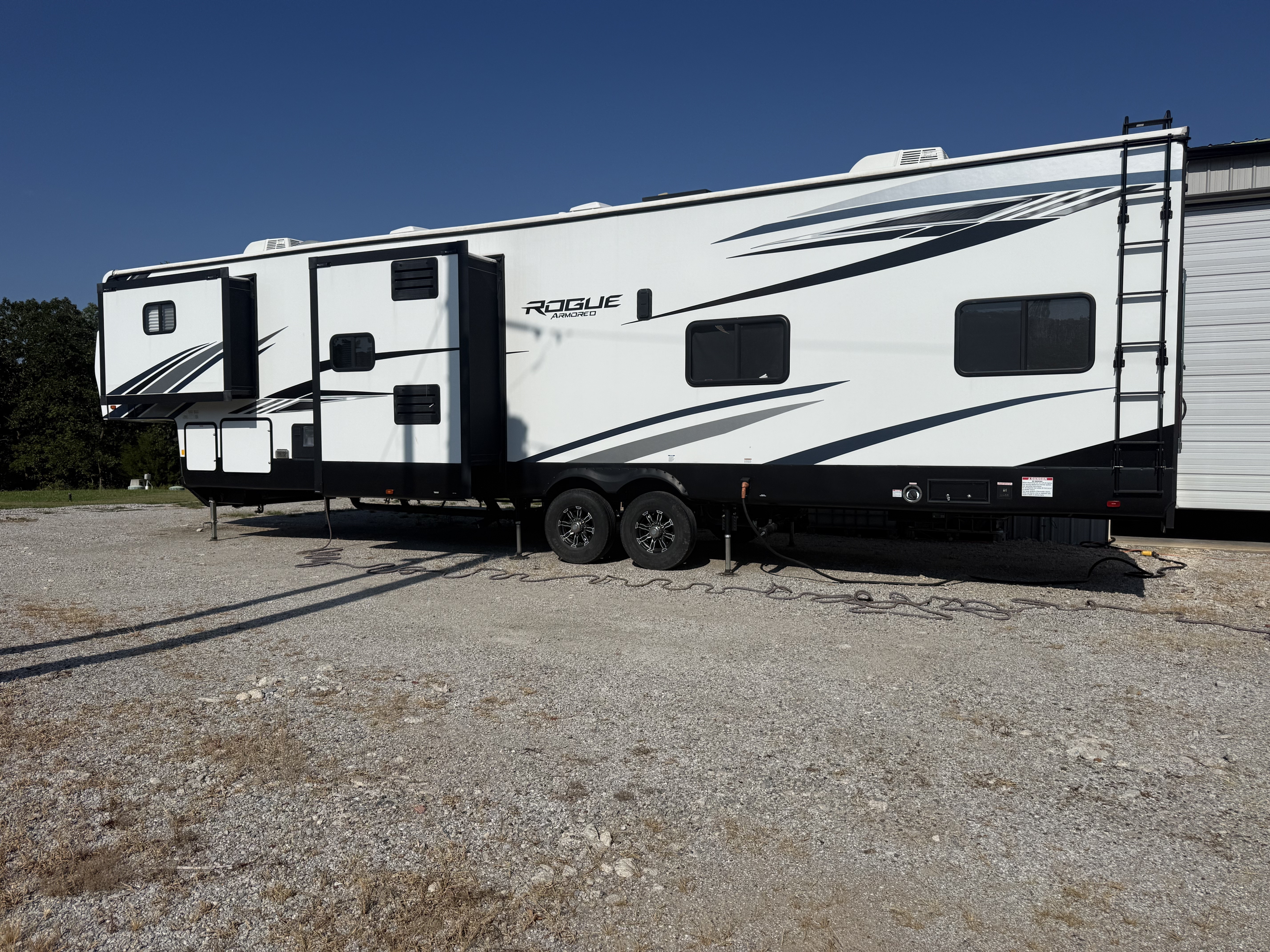 2021 Forest River VENGEANCE ROGUE ARMORED 383G2 RV