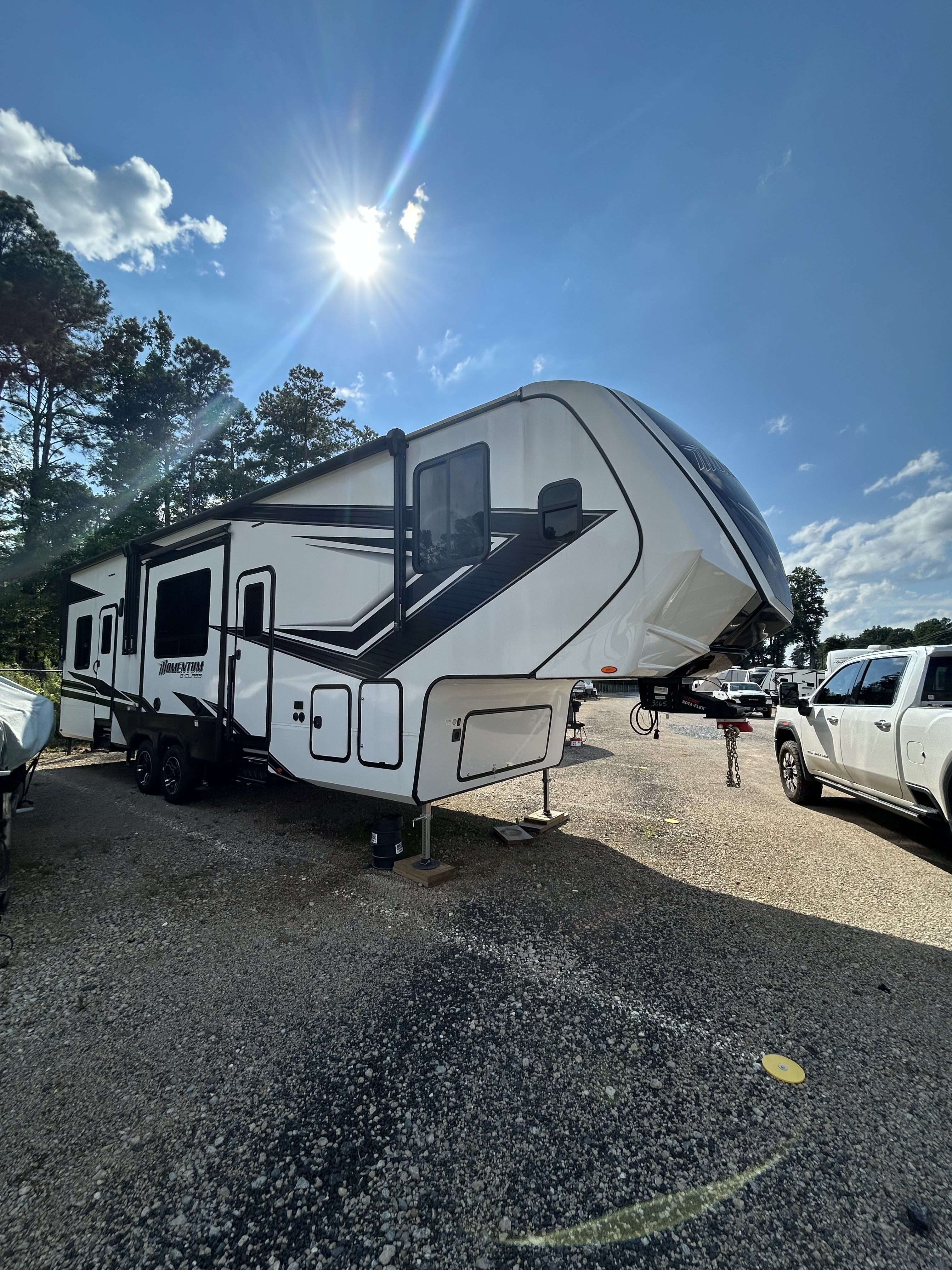 2025 Grand Design MOMENTUM G-CLASS 320G RV