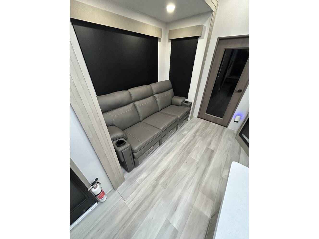 A photo of this 2025 Grand Design MOMENTUM G-CLASS 320G