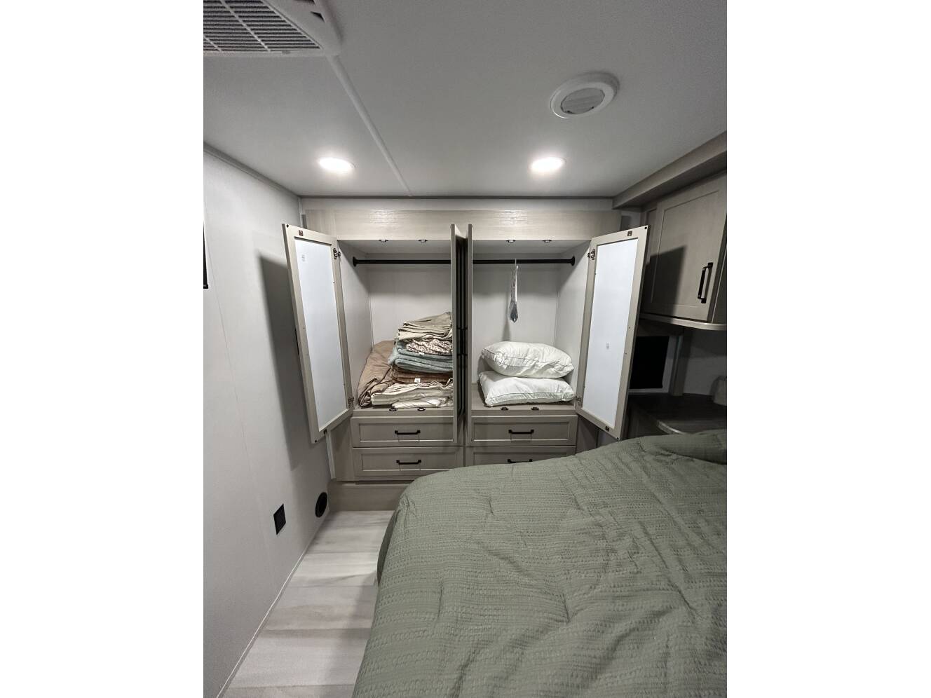 A photo of this 2025 Grand Design MOMENTUM G-CLASS 320G