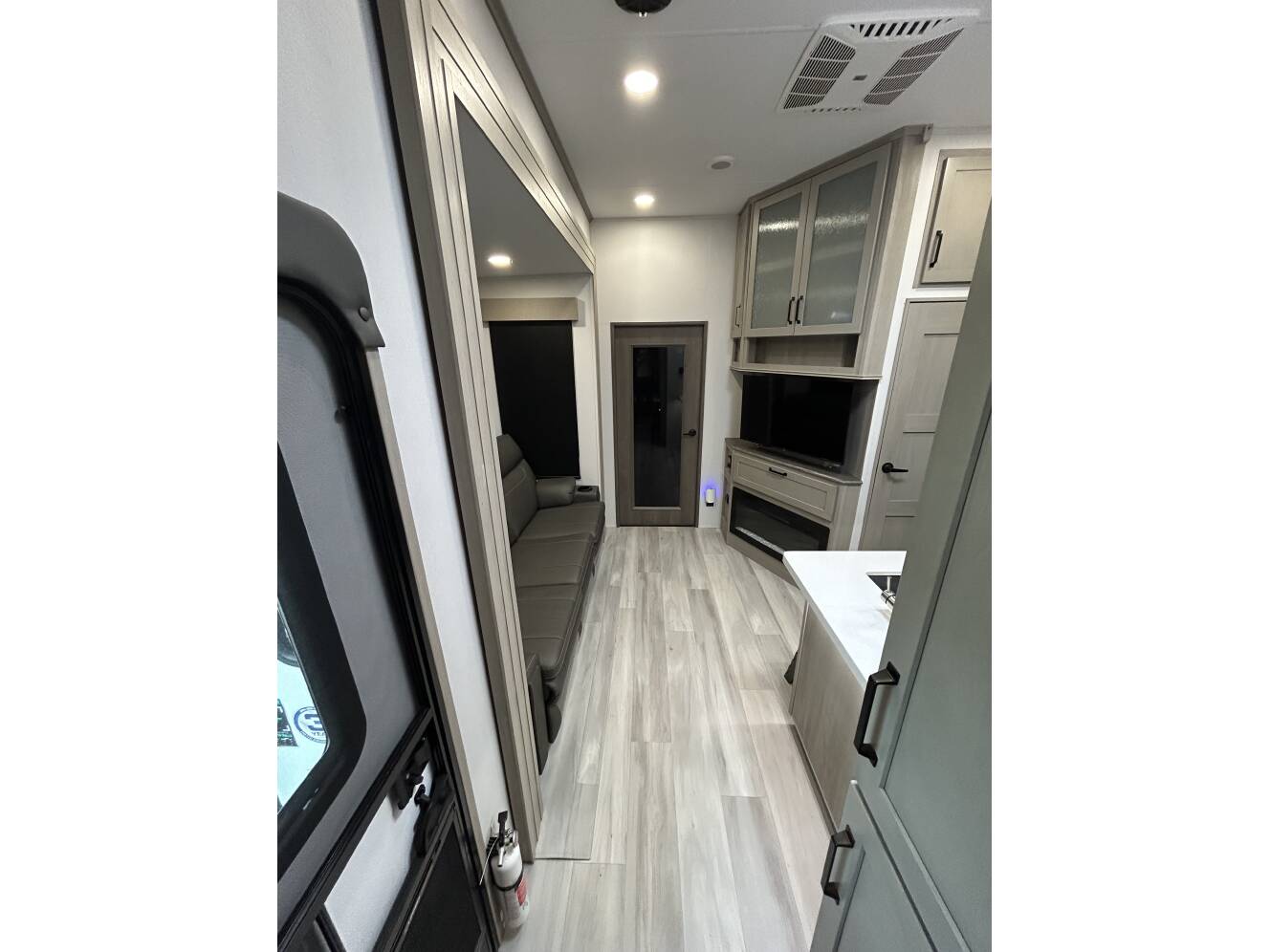 A photo of this 2025 Grand Design MOMENTUM G-CLASS 320G