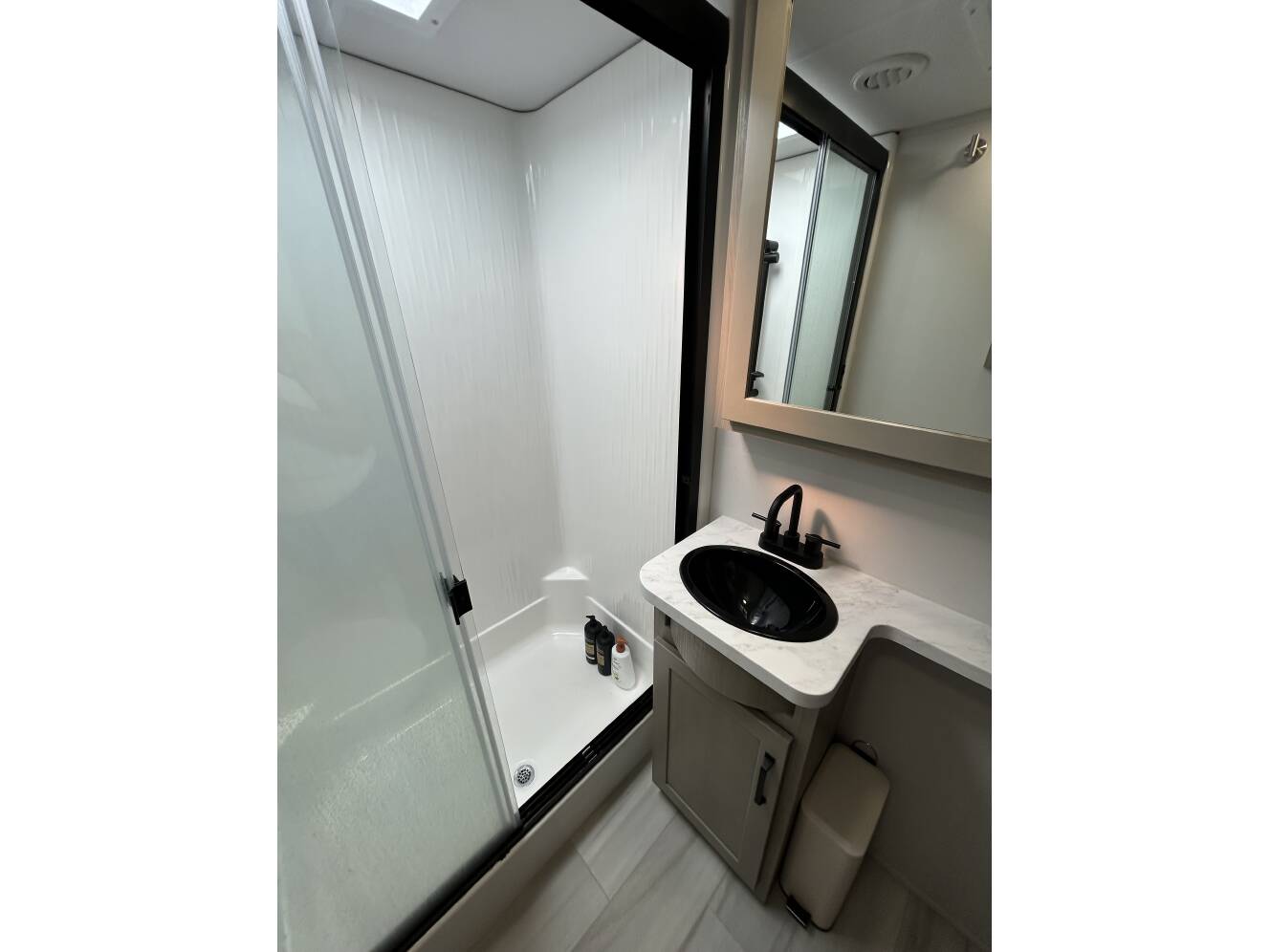 A photo of this 2025 Grand Design MOMENTUM G-CLASS 320G