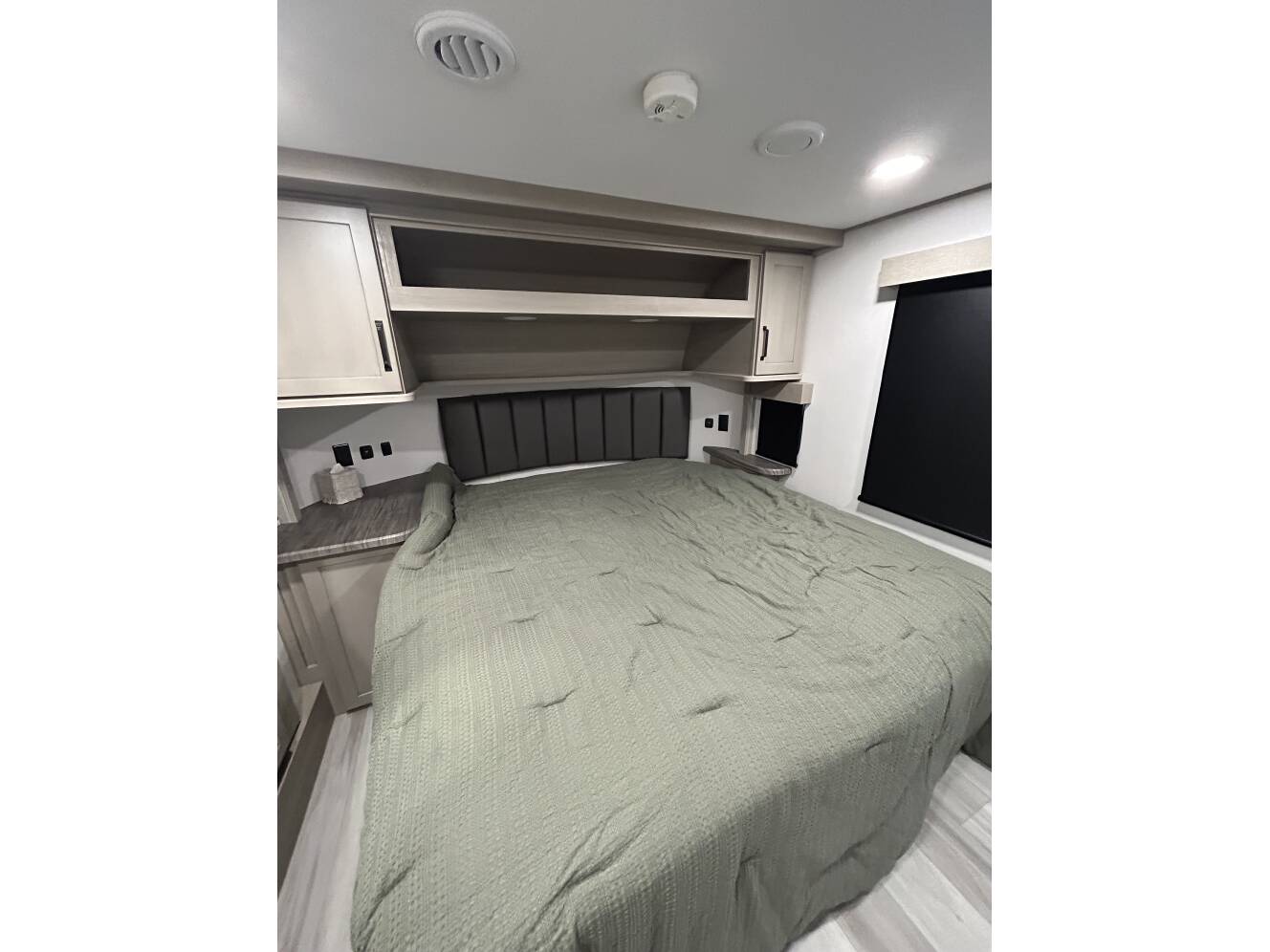 A photo of this 2025 Grand Design MOMENTUM G-CLASS 320G