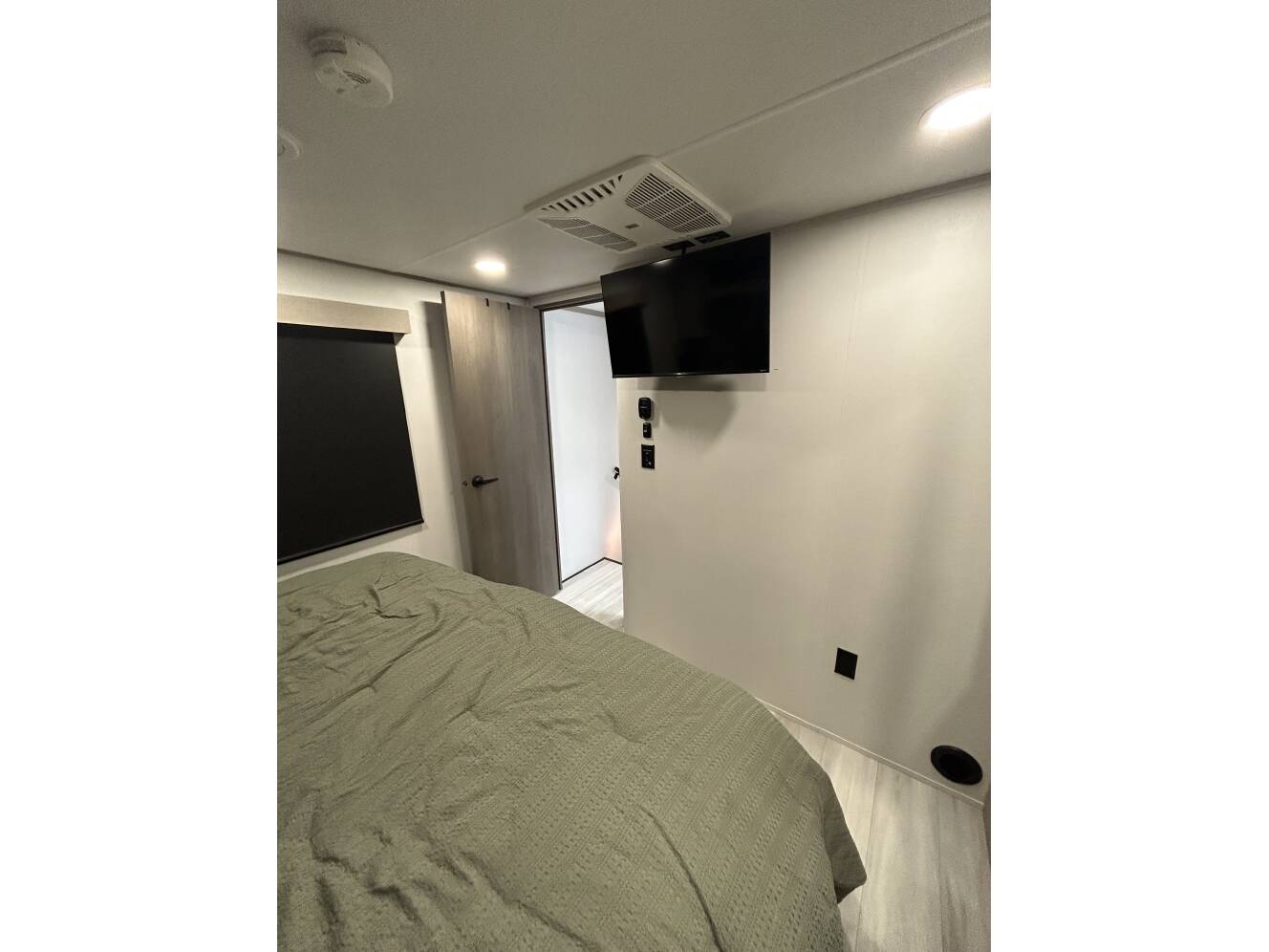 A photo of this 2025 Grand Design MOMENTUM G-CLASS 320G