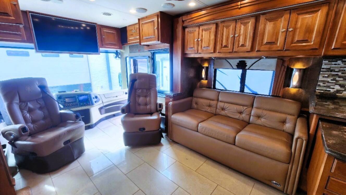 A photo of this 2015 Tiffin Motorhomes PHAETON 40 QBH