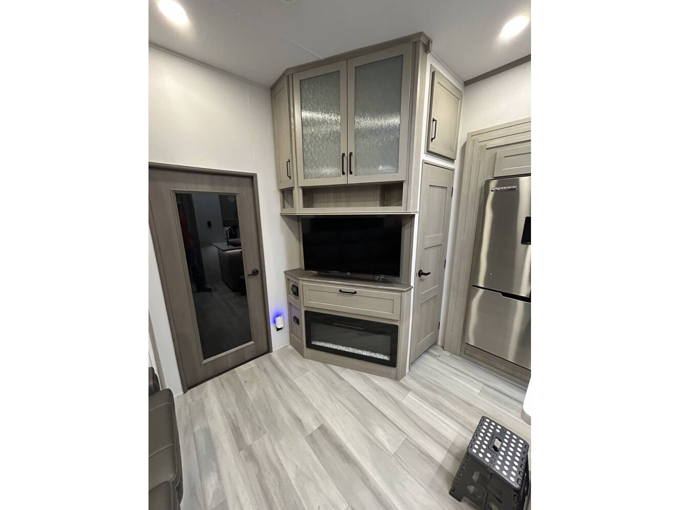A photo of this 2025 Grand Design MOMENTUM G-CLASS 320G
