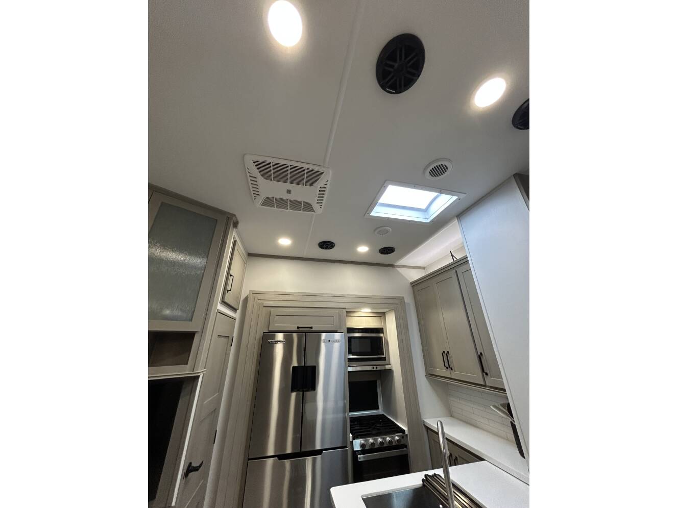 A photo of this 2025 Grand Design MOMENTUM G-CLASS 320G
