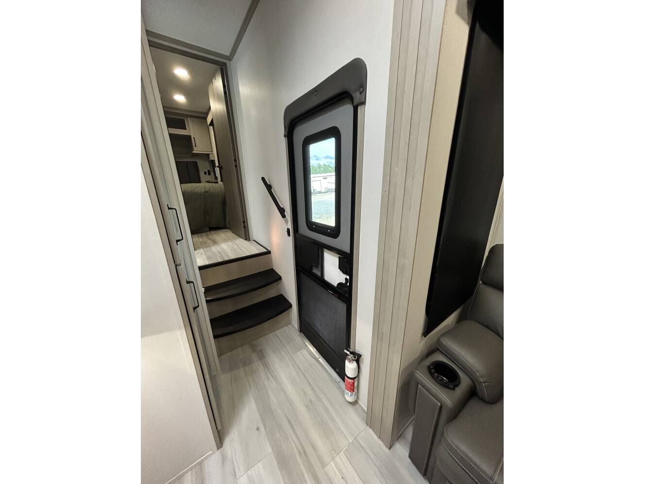 A photo of this 2025 Grand Design MOMENTUM G-CLASS 320G