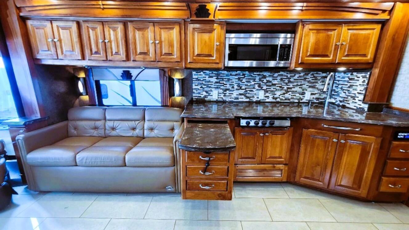 A photo of this 2015 Tiffin Motorhomes PHAETON 40 QBH