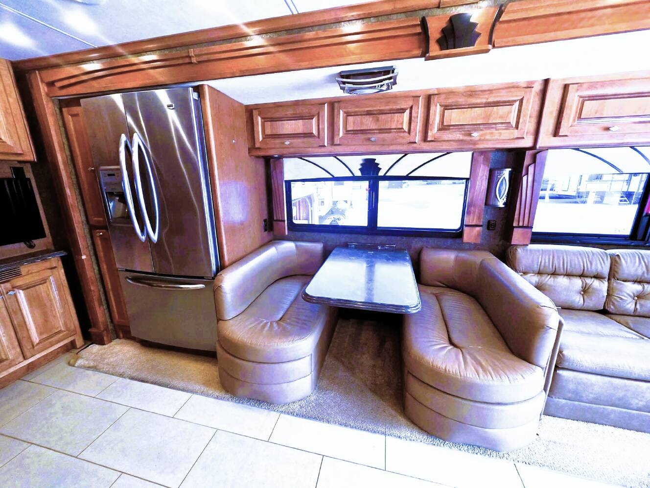 A photo of this 2015 Tiffin Motorhomes PHAETON 40 QBH