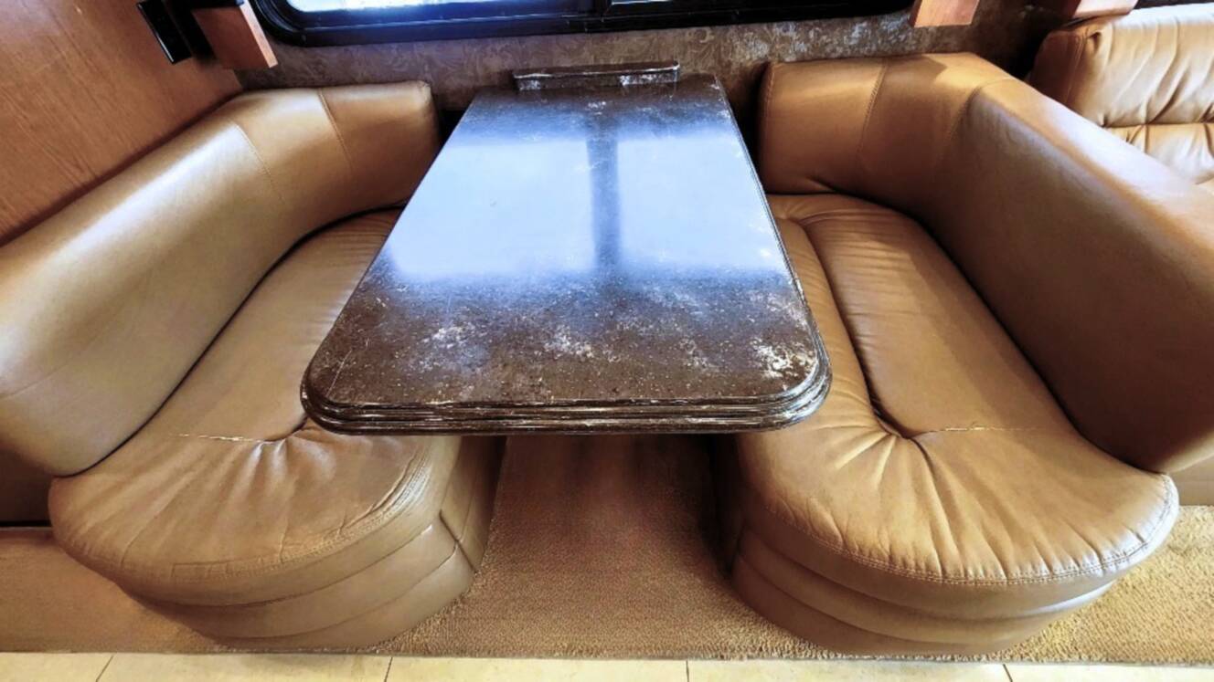 A photo of this 2015 Tiffin Motorhomes PHAETON 40 QBH