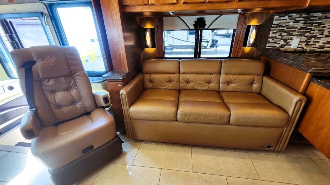 A photo of this 2015 Tiffin Motorhomes PHAETON 40 QBH