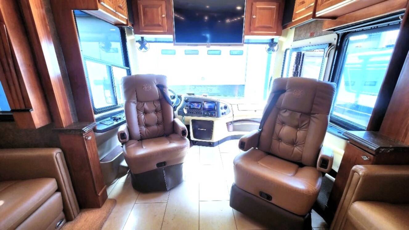 A photo of this 2015 Tiffin Motorhomes PHAETON 40 QBH