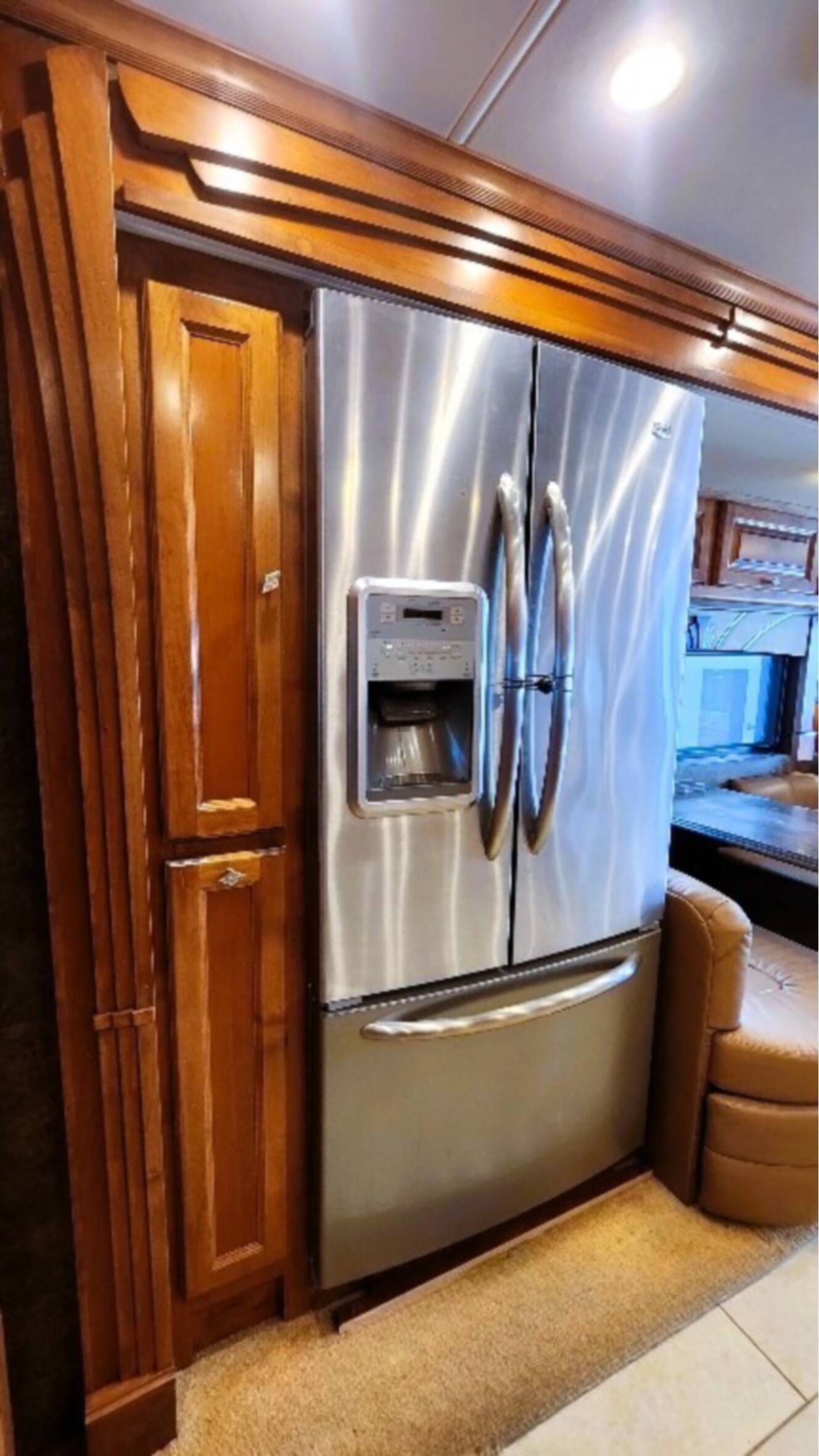 A photo of this 2015 Tiffin Motorhomes PHAETON 40 QBH