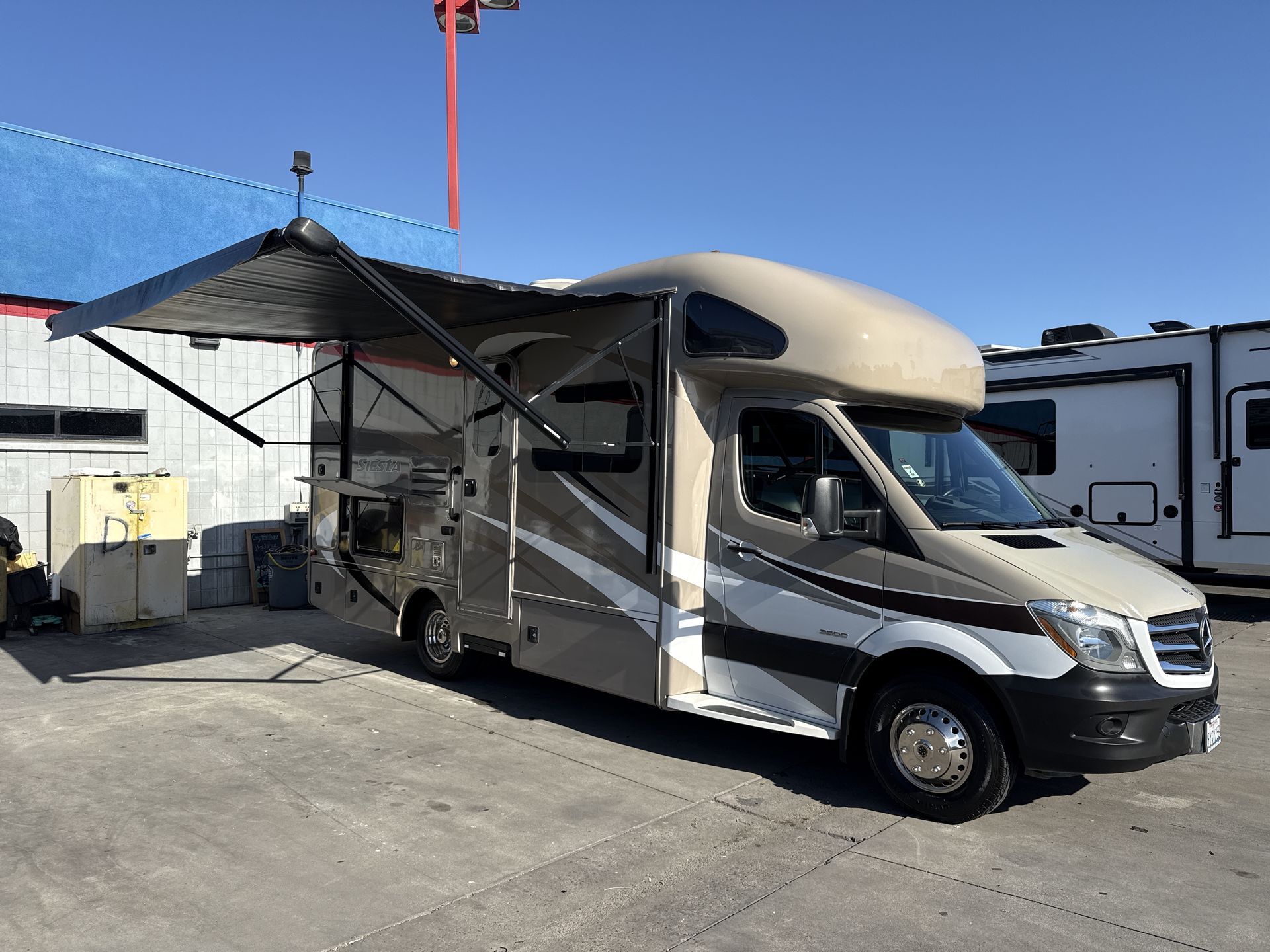 2014 Thor Motor Coach FOUR WINDS SIESTA SPRINTER 24SL RV