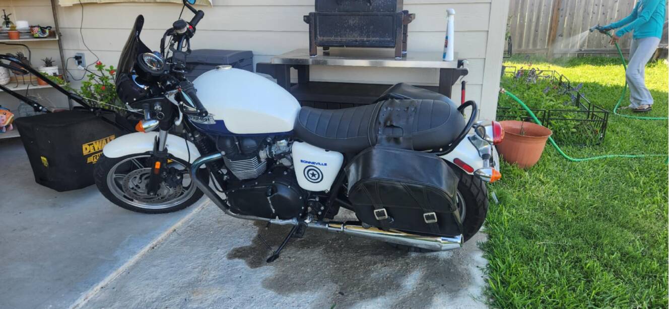 A photo of this 2014 Triumph BONNEVILLE SE