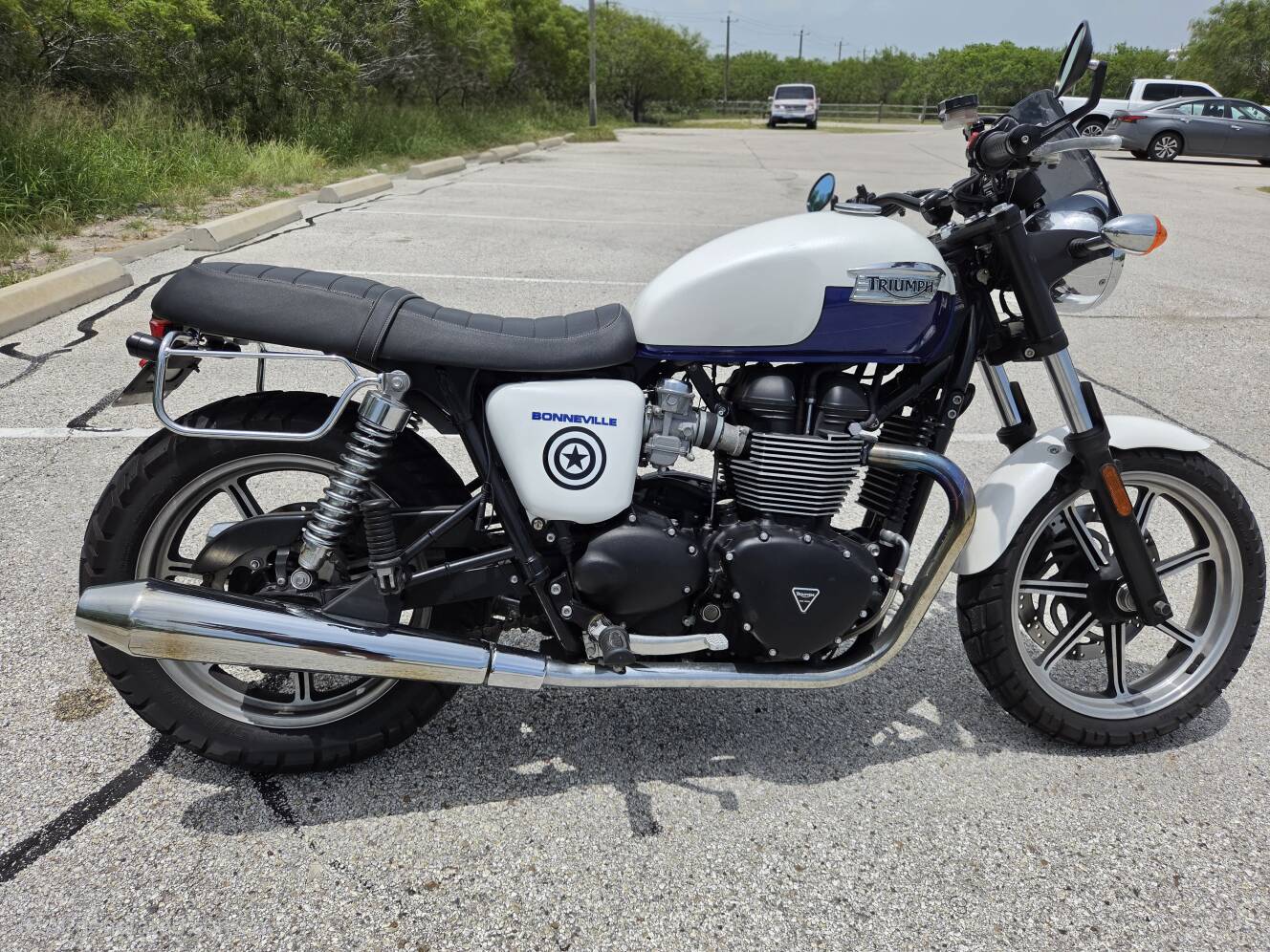 A photo of this 2014 Triumph BONNEVILLE SE