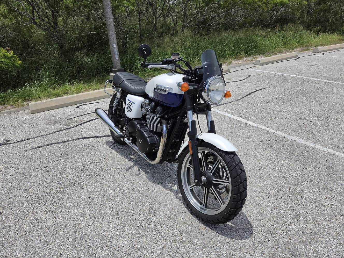 A photo of this 2014 Triumph BONNEVILLE SE