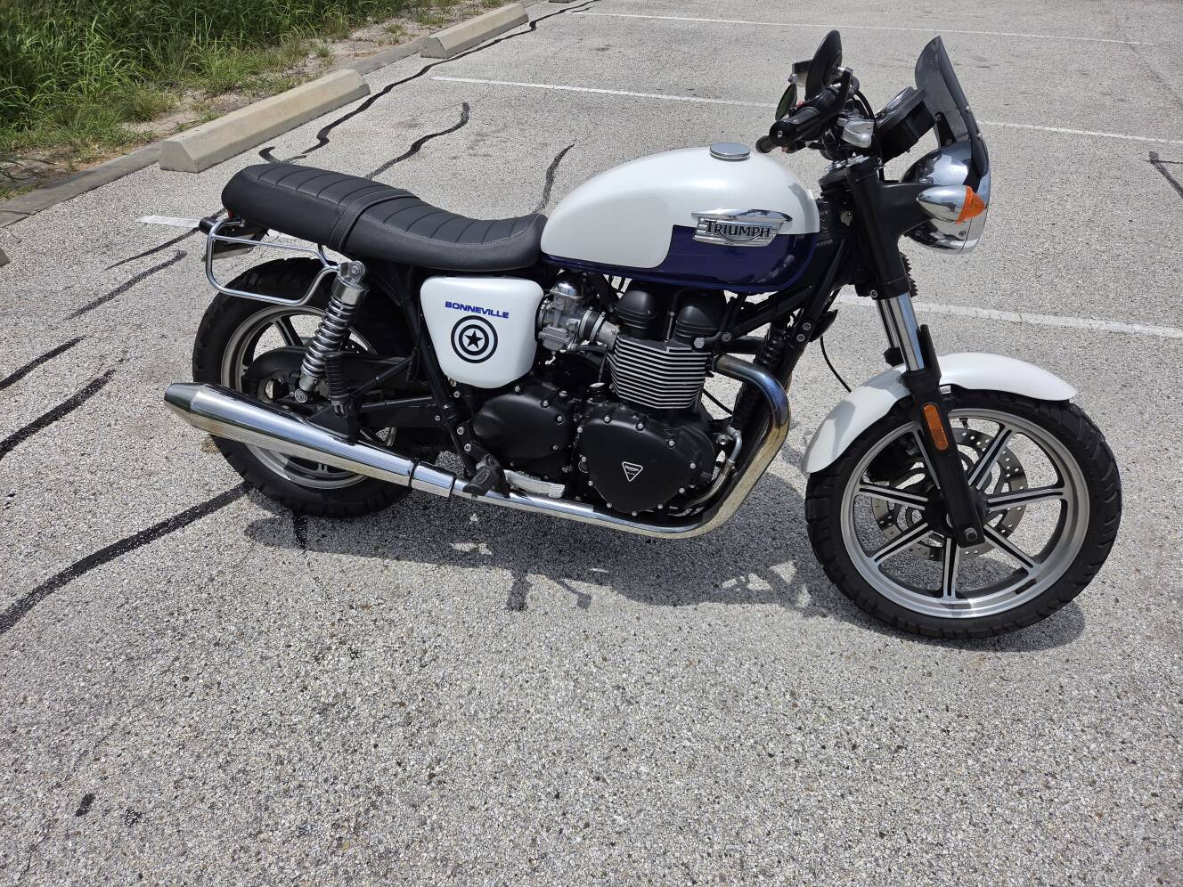 A photo of this 2014 Triumph BONNEVILLE SE