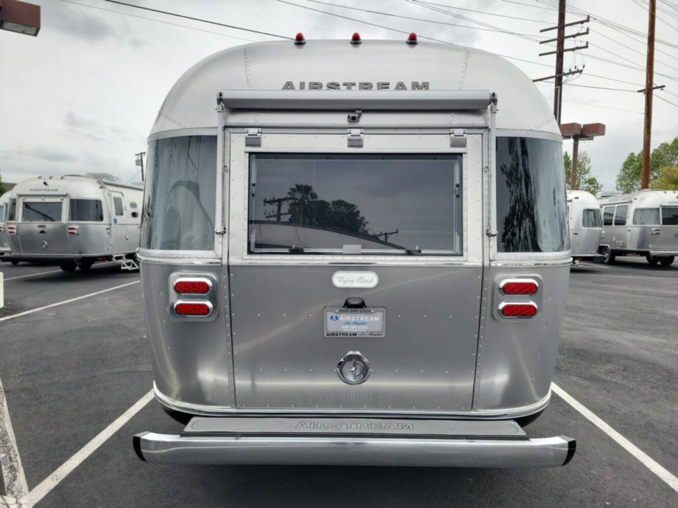 A photo of this 2026 Airstream Flying Cloud 27FB Queen Hatch