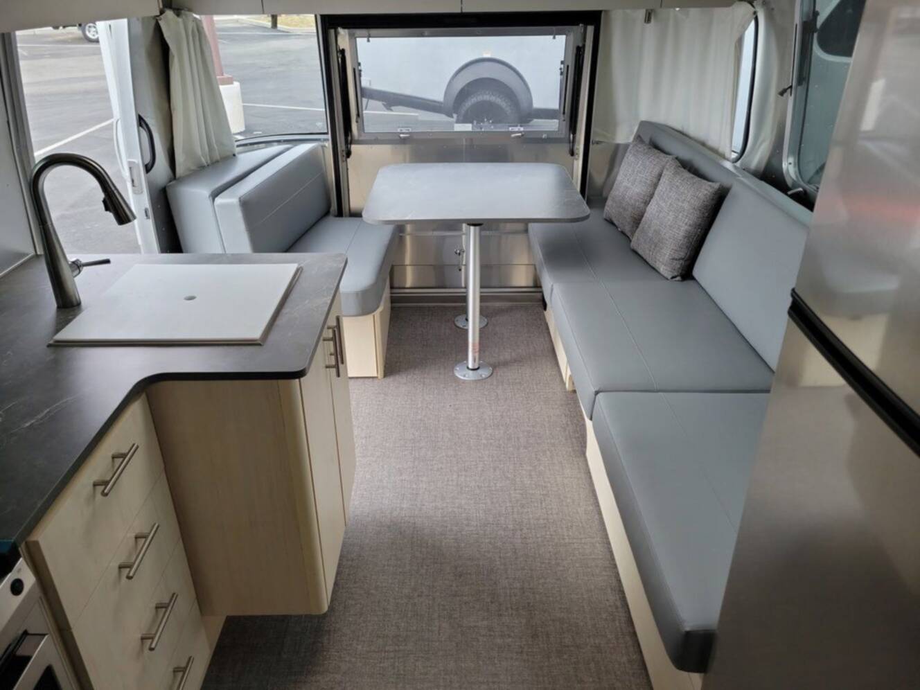 A photo of this 2026 Airstream Flying Cloud 27FB Queen Hatch
