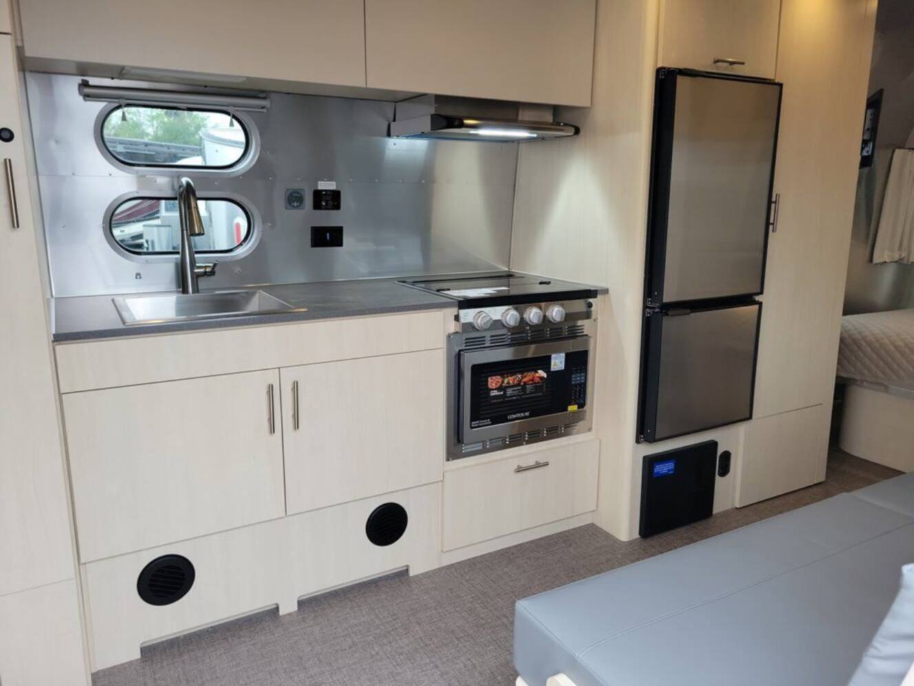 A photo of this 2026 Airstream Flying Cloud 23 FBQ