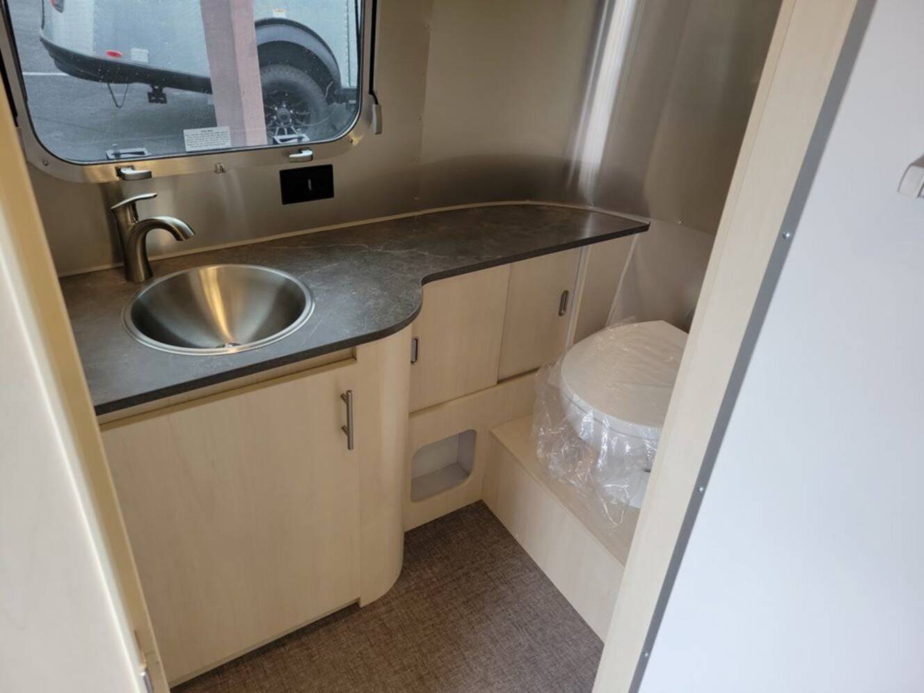 A photo of this 2026 Airstream Flying Cloud 23 FBQ