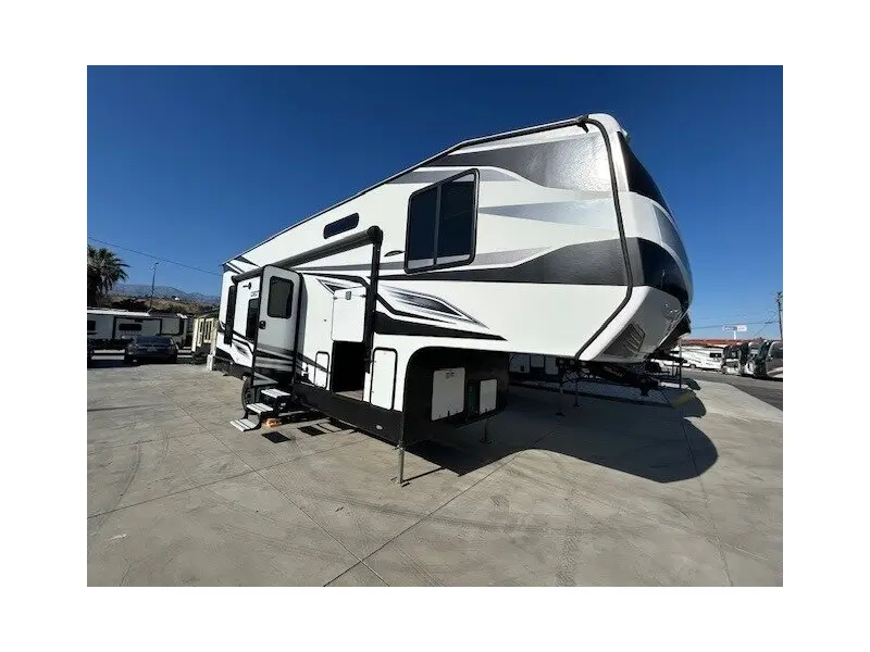 2022 Genesis Supreme 28CRT