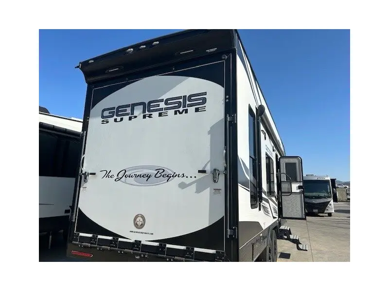 2022 Genesis Supreme 28CRT