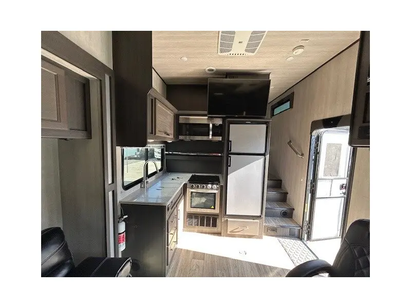 2022 Genesis Supreme 28CRT