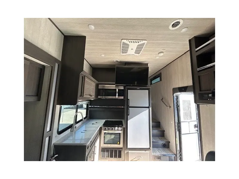 2022 Genesis Supreme 28CRT