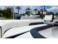 2027 Tidewater 2500 Carolina Bay