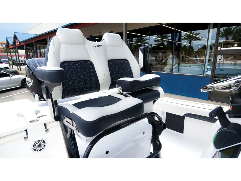 2027 Tidewater 2500 Carolina Bay
