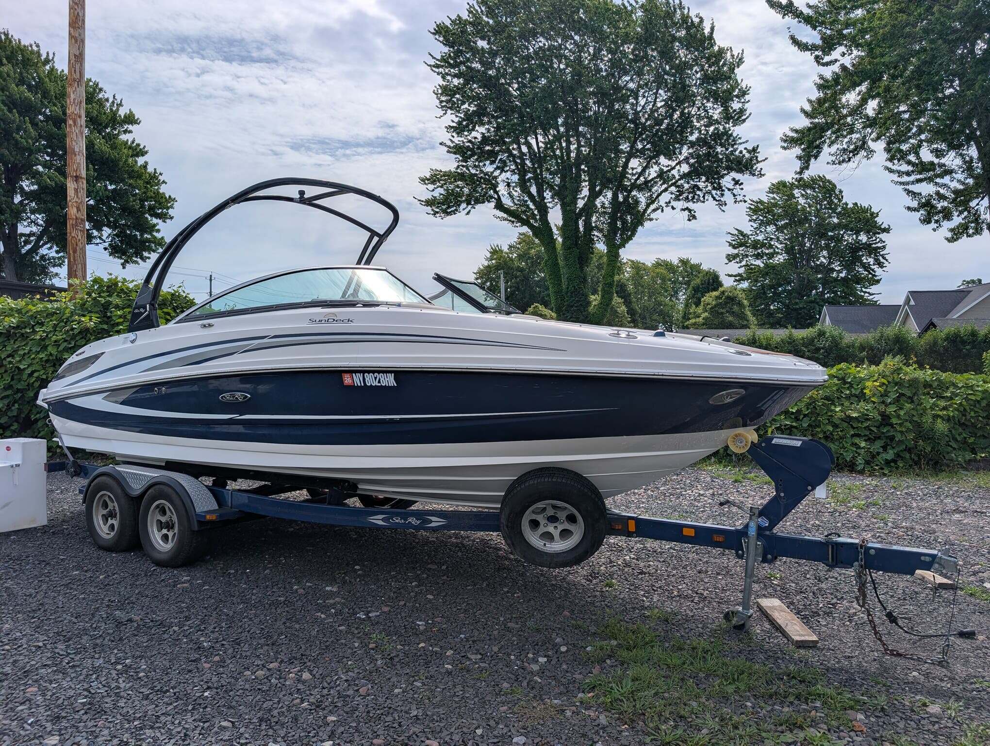 2013 Sea Ray Sundeck 240 300 in sodus point NY