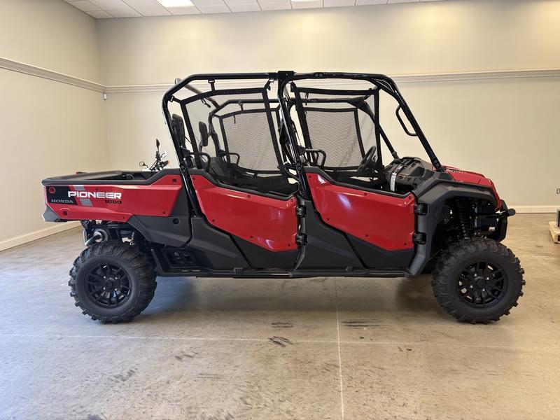 2025 Honda Pioneer 1000-6 Deluxe Crew in pelham AL