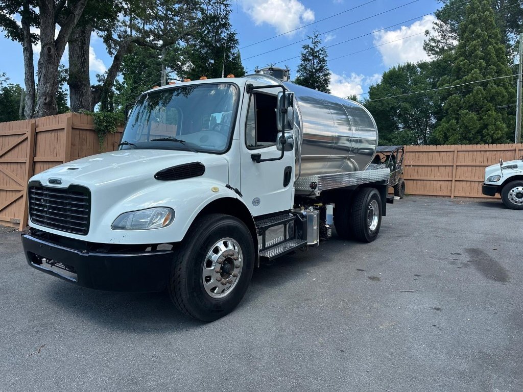 2020 FREIGHTLINER BUSINESS CLASS M2 106 in Houston, TX