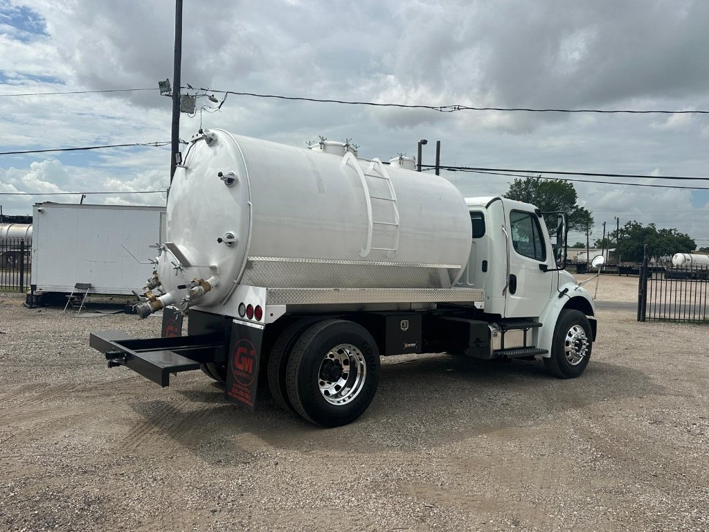 2020 FREIGHTLINER BUSINESS CLASS M2 106 in Houston, TX